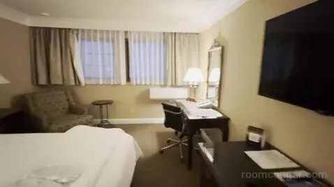 King Room (#108) bed picture #4