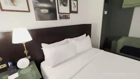 Park Mgm Two Queen Stay Well bed picture #12