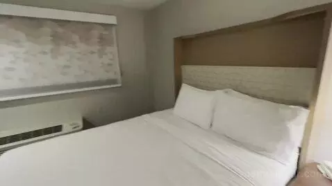 Queen Room with Two Queen Beds (#309) bed picture #7