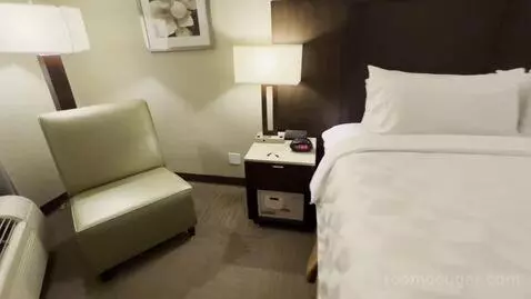 King Room (#734) bed picture #10