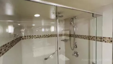 King Room (#734) bathroom picture #5