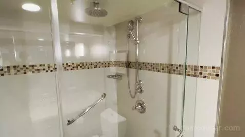King Room (#734) bathroom picture #6