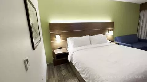 Deluxe King Room (#215) picture #6