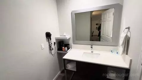 Queen Room (#208) bathroom picture #1