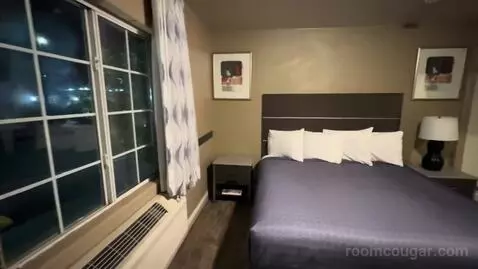 Queen Room (#114) picture #2