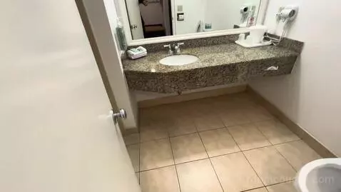 King Room (#210) bathroom picture #6