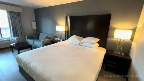 King Room (#210) bed picture #9