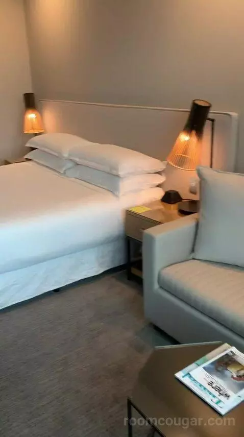 Superior King Room (#1803) bed picture #4