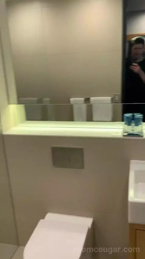 Superior King Room (#1803) bathroom picture #4