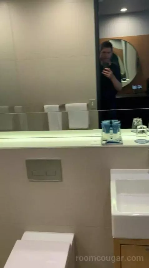 Superior King Room (#1803) bathroom picture #5