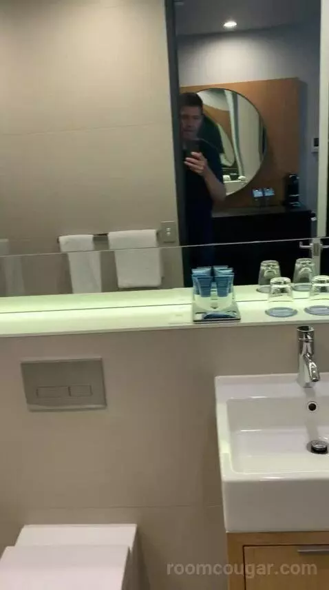 Superior King Room (#1803) bathroom picture #6