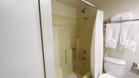 King Room (#218) bathroom picture #3