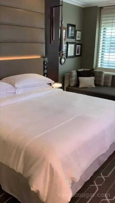 King Room - City Side (#1730) bed picture #2