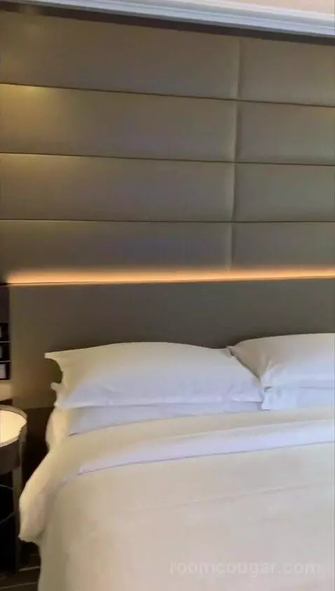 King Room - City Side (#1730) bed picture #5