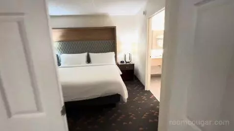 Executive King Suite (#518) bed picture #7