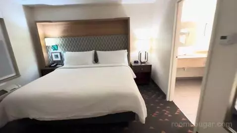 Executive King Suite (#518) bed picture #12