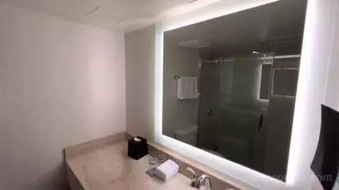Two-Bedroom Suite - High Floor/Club Lounge Access (#2213) bathroom picture #4