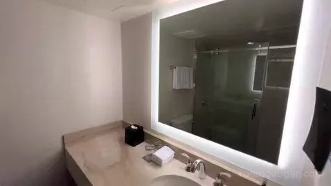 Two-Bedroom Suite - High Floor/Club Lounge Access (#2213) bathroom picture #5