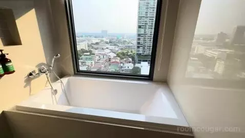 1 King One Bedroom Suite (#1407) bathroom picture #7