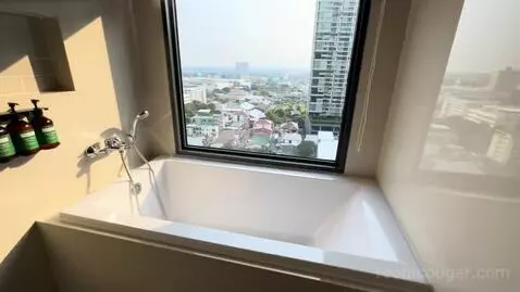 1 King One Bedroom Suite (#1407) bathroom picture #8