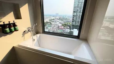 1 King One Bedroom Suite (#1407) bathroom picture #9