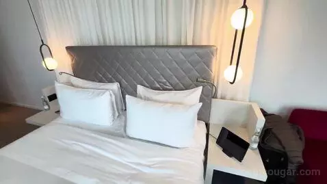 Cool Corner Suite, Suite, 1 King, Corner Room (#634) bed picture #9