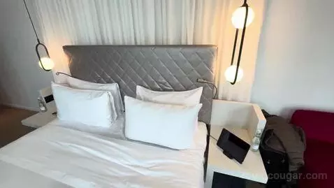 Cool Corner Suite, Suite, 1 King, Corner Room (#634) bed picture #12