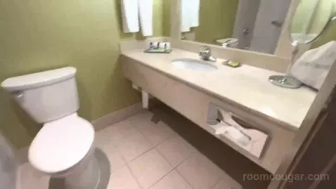 Standard (#1712) bathroom picture #5
