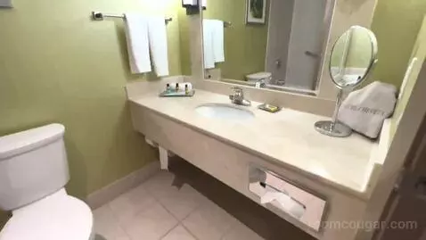 Standard (#1712) bathroom picture #7