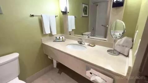 Standard (#1712) bathroom picture #9