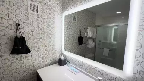 One-Bedroom Suite (#407) bathroom picture #9