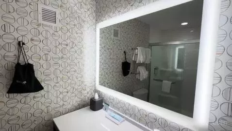 One-Bedroom Suite (#407) bathroom picture #10