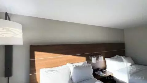 Queen Room with Two Queen Beds (#310) bed picture #4