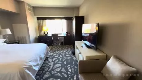 Club Level, Guest Room, 1 King, City View, High Floor (#702) bed picture #1