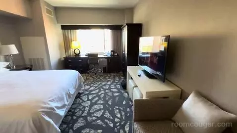 Club Level, Guest Room, 1 King, City View, High Floor (#702) bed picture #2