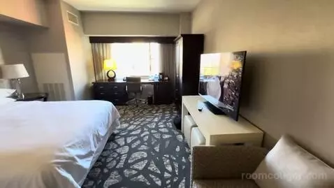 Club Level, Guest Room, 1 King, City View, High Floor (#702) bed picture #4