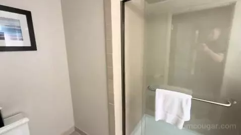 Club Level, Guest Room, 1 King, City View, High Floor (#702) bathroom picture #2
