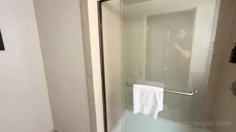 Club Level, Guest Room, 1 King, City View, High Floor (#702) bathroom picture #5
