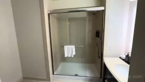 Club Level, Guest Room, 1 King, City View, High Floor (#702) bathroom picture #8