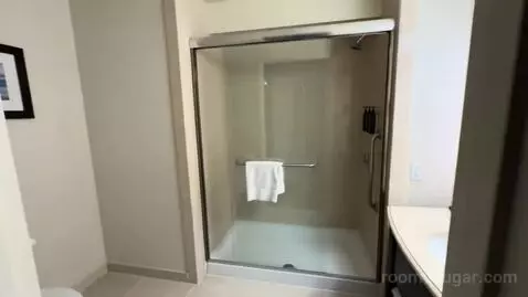 Club Level, Guest Room, 1 King, City View, High Floor (#702) bathroom picture #9
