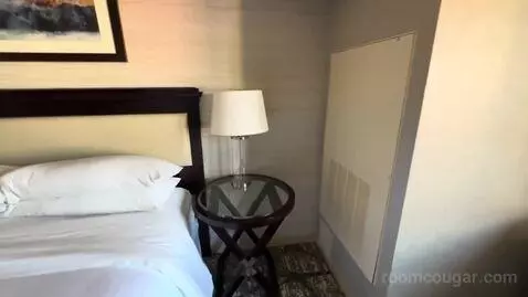 Club Level, Guest Room, 1 King, City View, High Floor (#702) bed picture #9