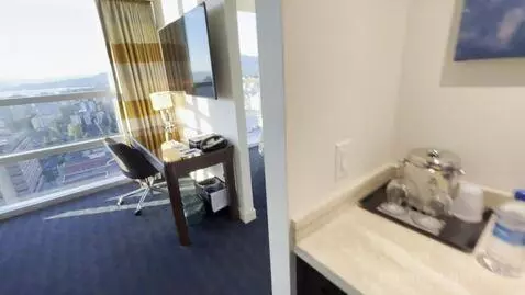 Junior King Suite - High Floor (#2902) picture #4