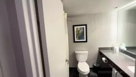 King Room with Balcony and City View (#1901) bathroom picture #1