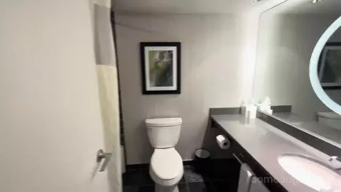 King Room with Balcony and City View (#1901) bathroom picture #7