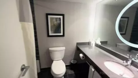 King Room with Balcony and City View (#1901) bathroom picture #9