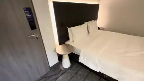 One King Room (#534) bed picture #1