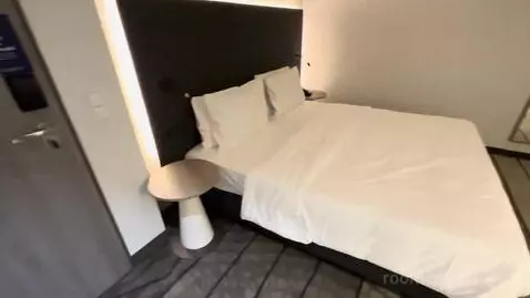 One King Room (#534) bed picture #3