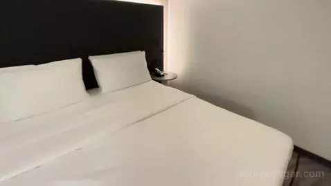 One King Room (#534) bed picture #8