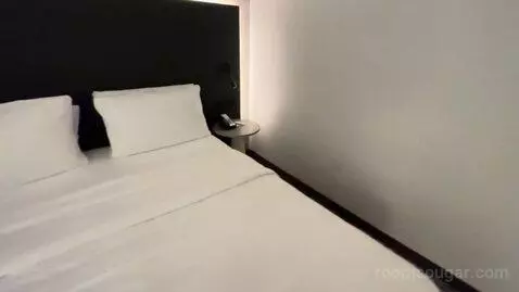 One King Room (#534) bed picture #11