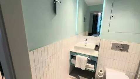King Room - High Floor (#420) bathroom picture #1